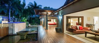 Sisanya - Port Douglas Luxury Retreat with Heated Pool & path to the beach!