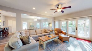 Smart TV - Beautiful and Well-Maintained Three Bedroom Home with Large Private Pool! (Hilton Head)