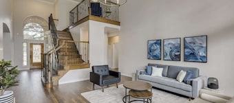 Spacious and Luxury Home w/ Cinema Room and Pool