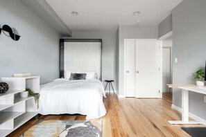 3 bedrooms, desk, iron/ironing board, WiFi