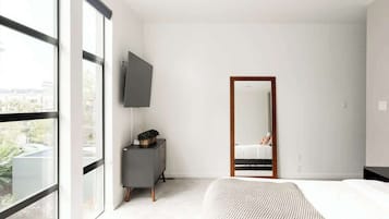 3 bedrooms, desk, iron/ironing board, WiFi