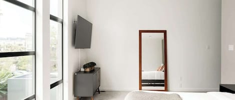 3 bedrooms, desk, iron/ironing board, WiFi