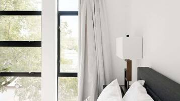 3 habitaciones, escritorio, tabla de planchar con plancha y wifi