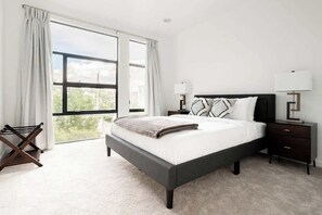 3 bedrooms, desk, iron/ironing board, WiFi