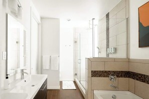 Shower, hair dryer, towels, shampoo - Urban Oasis | Rooftop Delight | Peloton | RiNo (Denver)