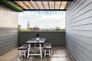 Outdoor dining - Urban Oasis | Rooftop Delight | Peloton | RiNo (Denver)
