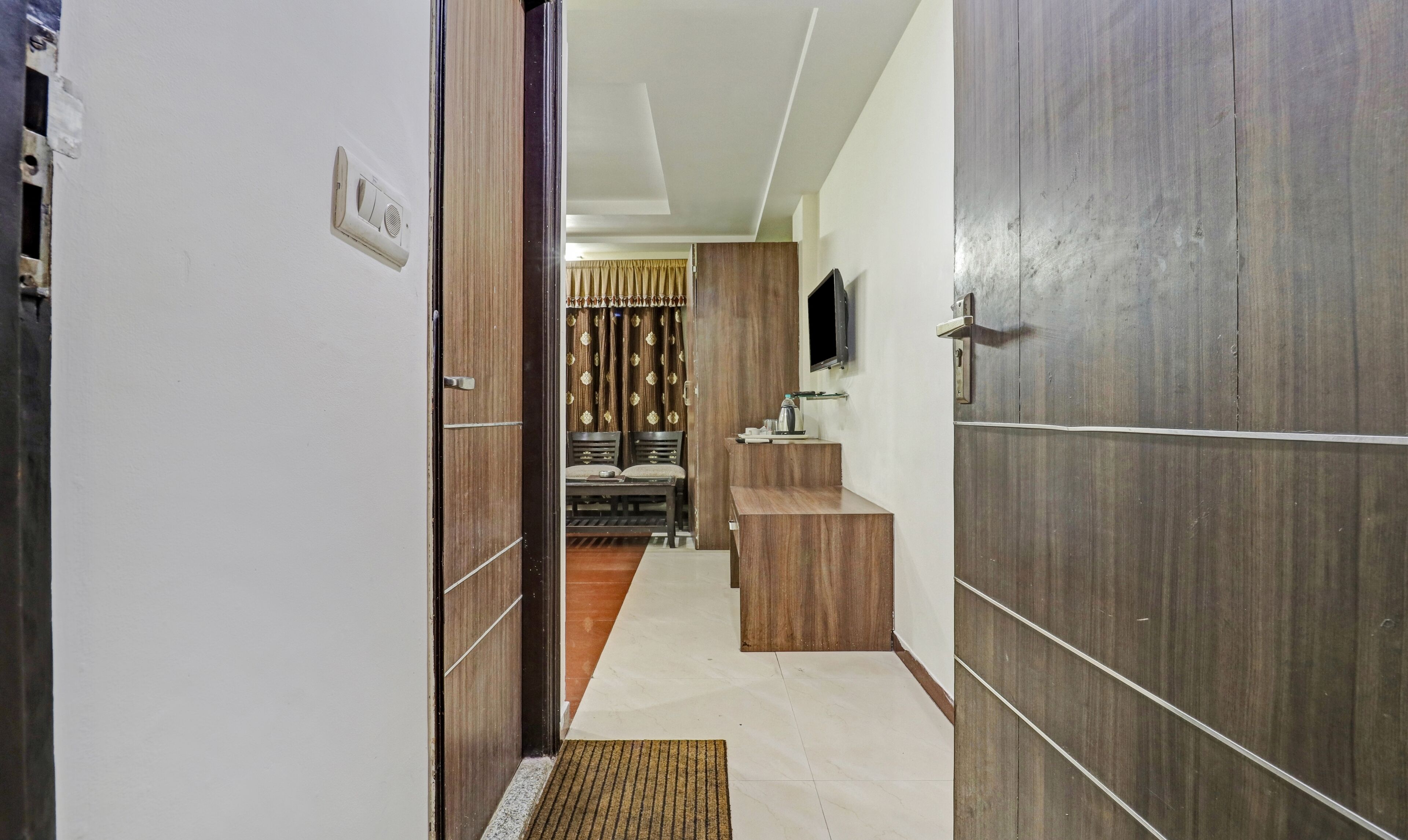 Deluxe Double Room | Desk, laptop workspace, iron/ironing board