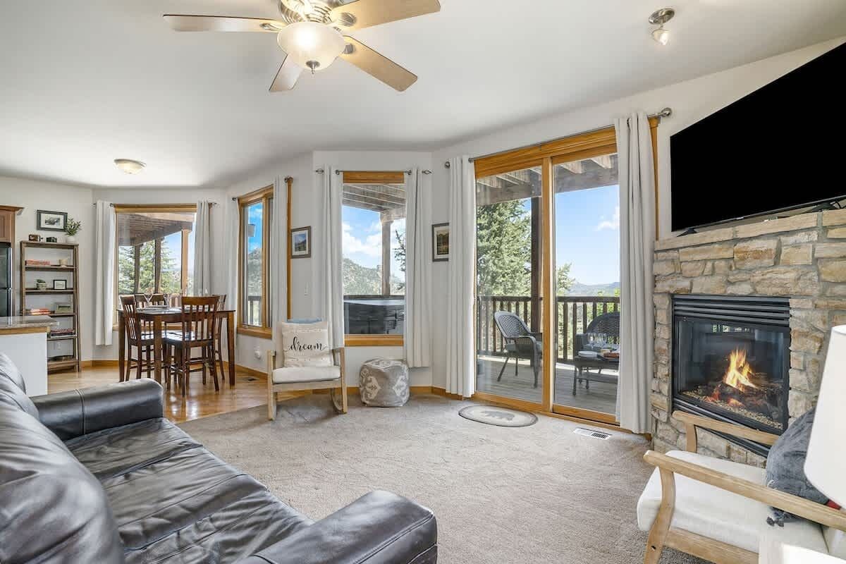 Télévision, cheminée