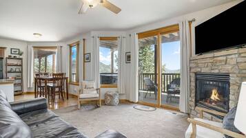 Télévision, cheminée