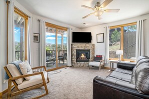 Télévision, cheminée