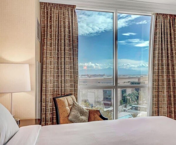 1 bedroom, in-room safe, desk, iron/ironing board - MGM Signature-10-714 1Br Balcony Suite Accessible (Las Vegas)
