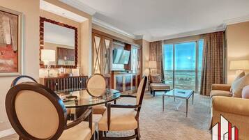 Flatscreentelevisie en een kantoor