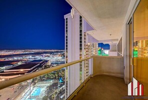 Property grounds - MGM Signature-28-714 1BR 2-Bath Balcony Suite (Las Vegas)