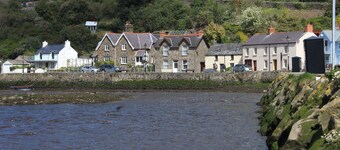 Shepherds Hut with stunning Pembrokeshire hill views