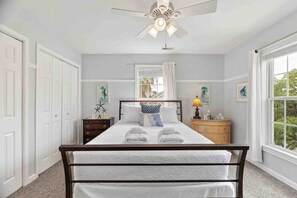 5 bedrooms, desk, iron/ironing board, travel cot - Folly Beach Gem: Walk to Beach, Restaurants & Nightlife - Happy Ours (Folly Beach)