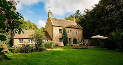 Temple Guiting Cottage - sleeps 10 guests in 5 bedrooms