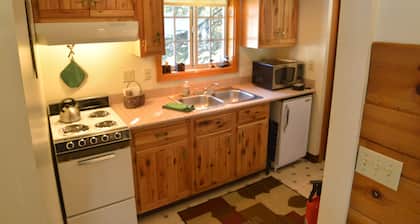 Heart of village! Knotty pine cabin. Perfect for 2 people!