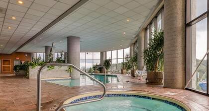 Sugar In The Sky - Quiet End Unit w/ Air Conditioning & Work Space