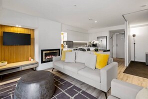 Télévision, cheminée