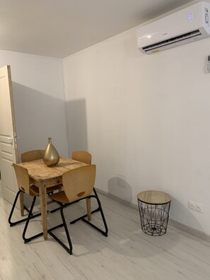 Dining - Maisonette with garden (Mornas)