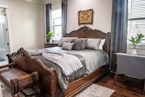 4 bedrooms, desk, iron/ironing board, free WiFi - Mid City Gorgeous Custom 4/3 one block from Street Car (New Orleans)