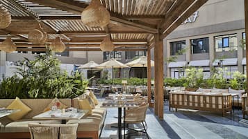 3 Restaurants, Frühstück, Mittagessen, Abendessen, internationale Küche