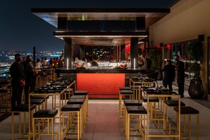 3 restaurants, breakfast, lunch, dinner served; international cuisine - Crowne Plaza West Cairo Arkan by IHG (Sheikh Zayed City)