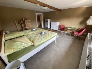 3 dormitorios, cuna de viaje, wifi gratis y ropa de cama