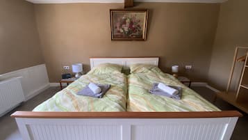 3 Schlafzimmer, Reisekinderbett, kostenloses WLAN, Bettwäsche