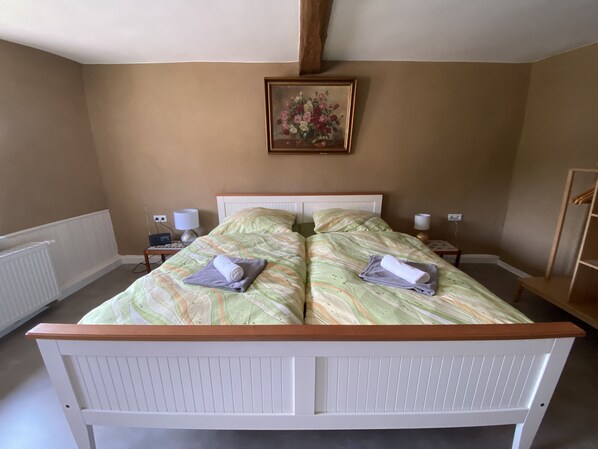 3 dormitorios, cuna de viaje, wifi gratis y ropa de cama