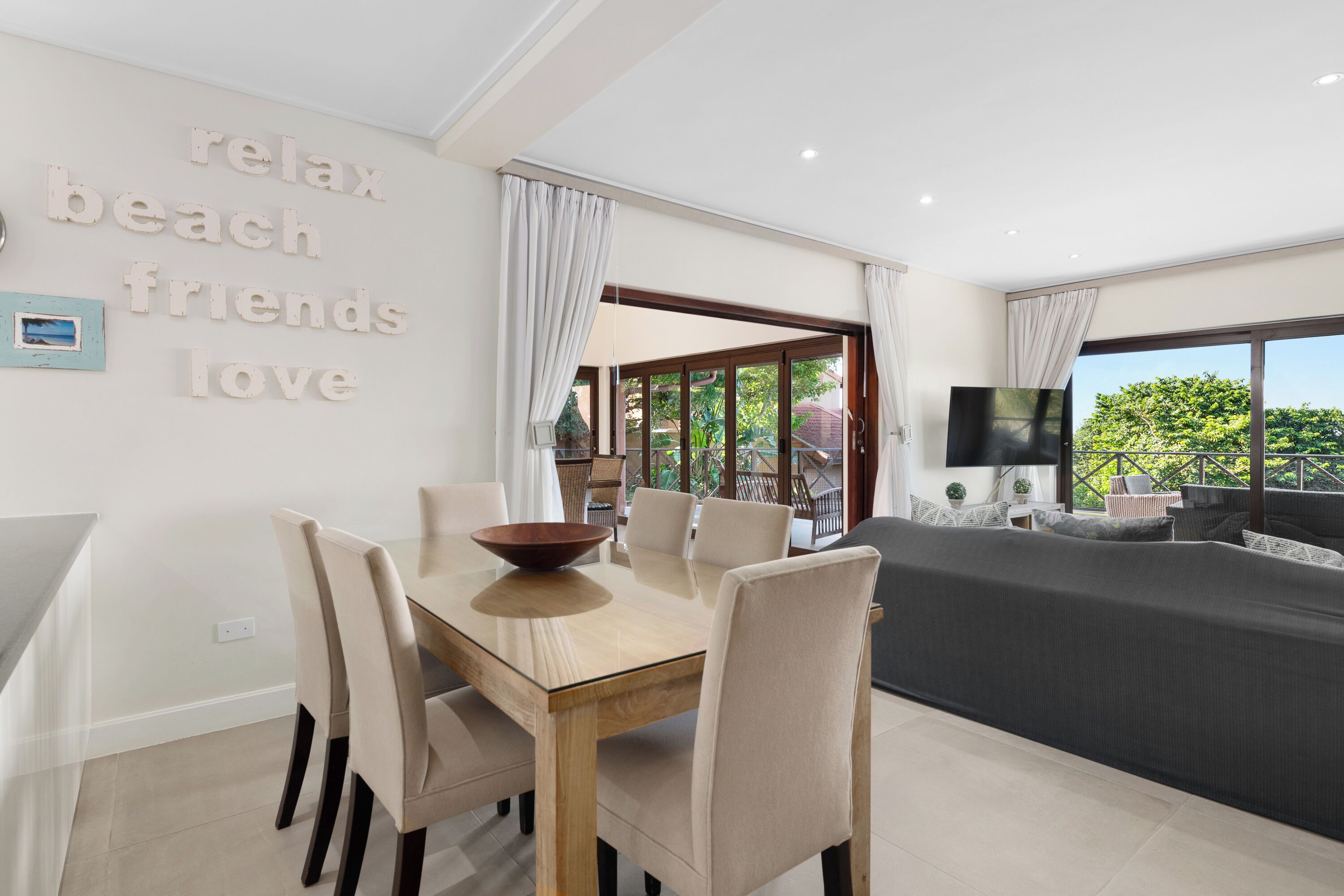 Vila superluxo | Opções para refeição no quarto