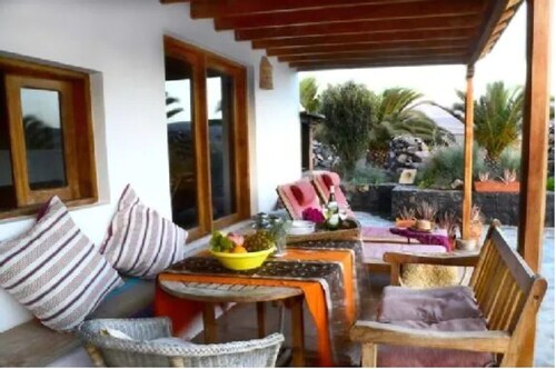 Welcome to Casa Simbi, a sun filled cottage sure to delight. 