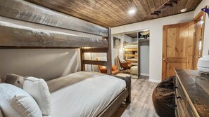 2 bedrooms, iron/ironing board, travel cot, WiFi