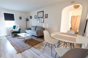 TV, Netflix, Hulu, streaming services