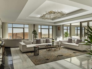 Suite – royal, flere senger | Allergitestet sengetøy, minibar, safe på rommet og lydisolert