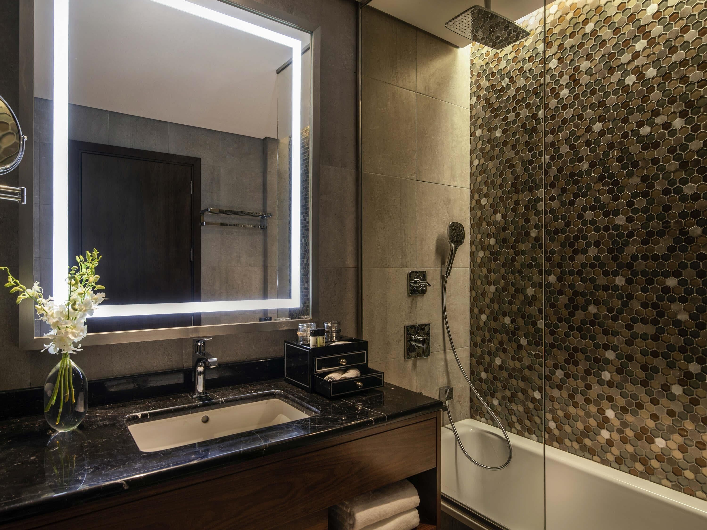 Hypo-allergenic bedding, minibar, in-room safe, soundproofing