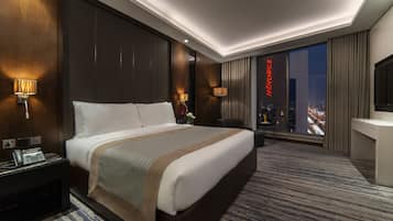 Deluxe Room, 1 King Bed | Hypo-allergenic bedding, minibar, in-room safe, soundproofing