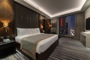Deluxe Room, 1 King Bed | Hypo-allergenic bedding, minibar, in-room safe, soundproofing
