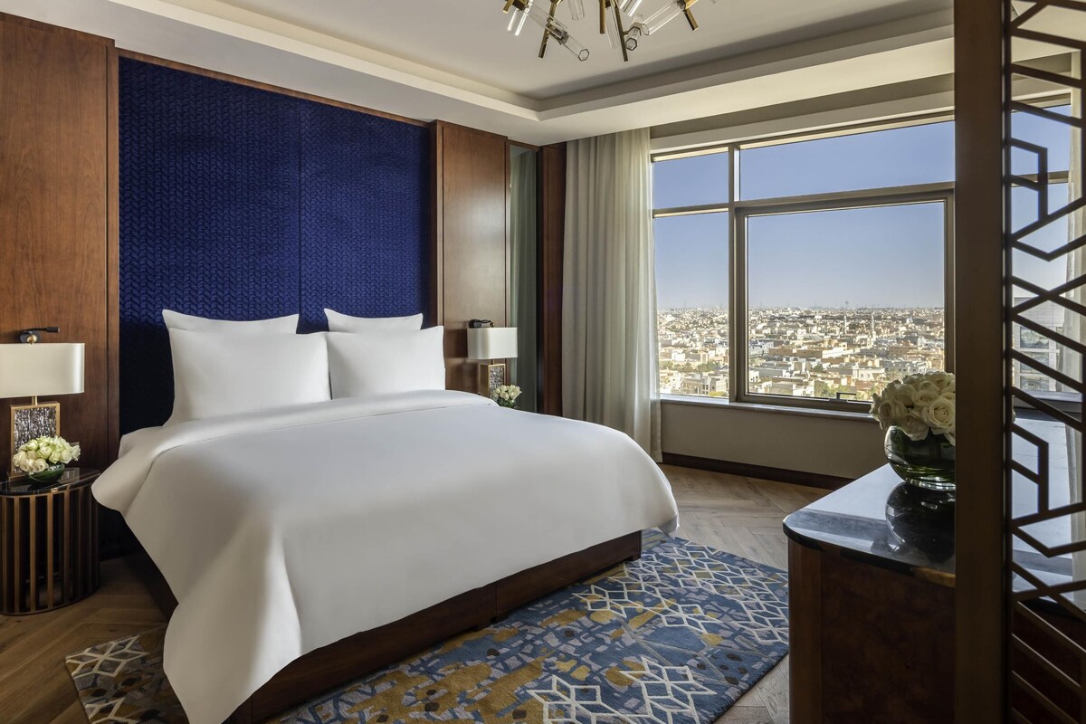 Suite Royal, letti multipli | Biancheria da letto ipoallergenica, minibar, una cassaforte in camera