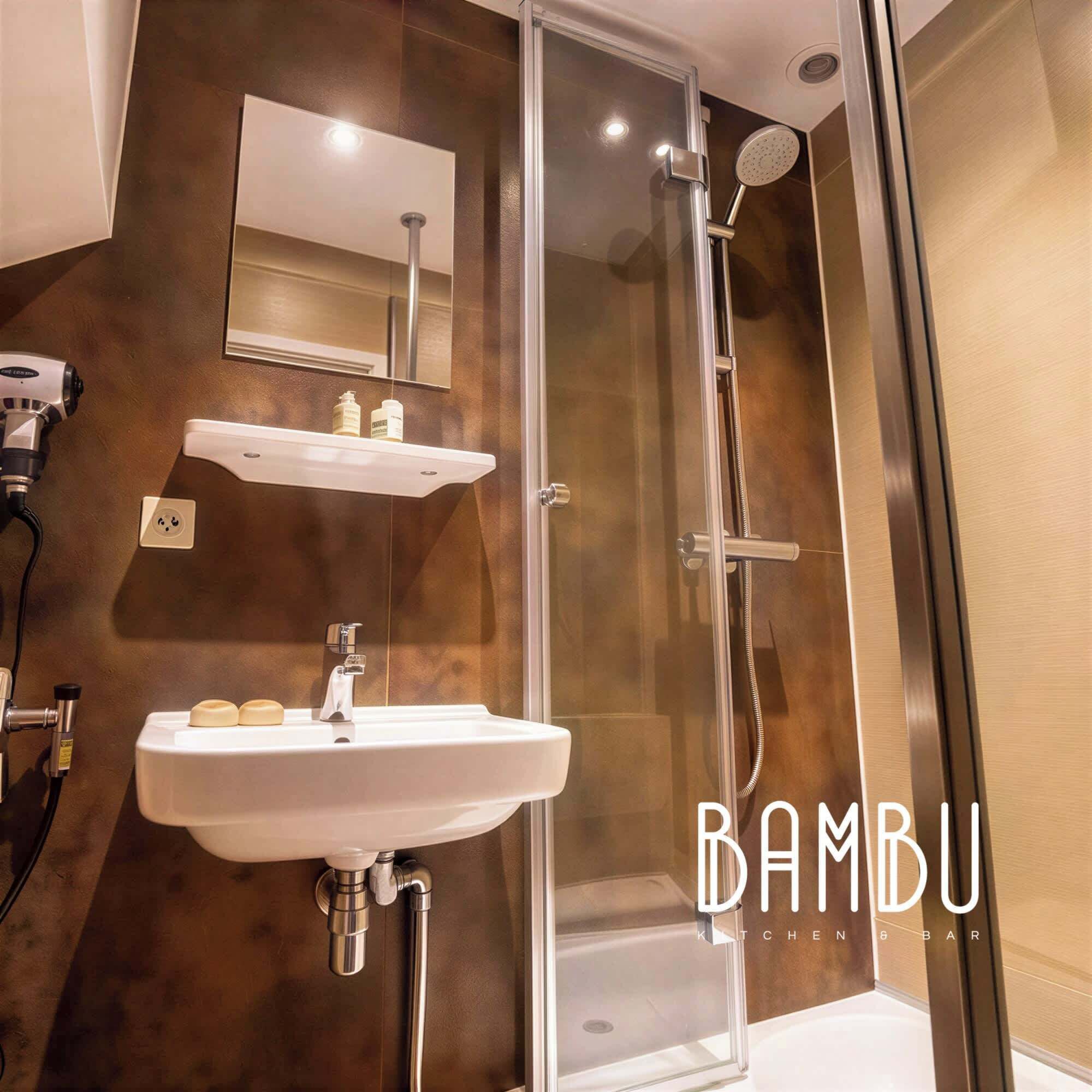 Shower, hair dryer, towels, shampoo