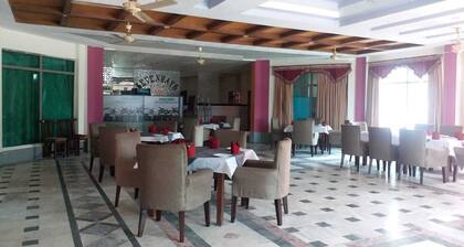 Seven Ways Hotel And Restaurant