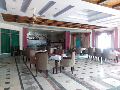 Seven Ways Hotel And Restaurant