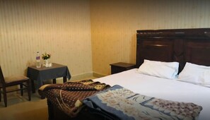 Dobbeltrom – standard | Blendingsgardiner, lydisolert, wi-fi (inkludert) og sengetøy