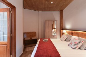 5 bedrooms, iron/ironing board, bed sheets