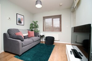 Apartment | Living area - Usk View (Cardiff)