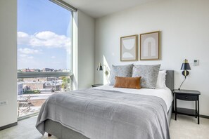 2 bedrooms, iron/ironing board, WiFi, bed sheets - Stunning Logan Square 2BR w/ Roof Deck & Gym, 1 block to L, by Blueground (Chicago)