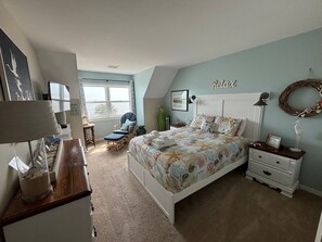 3 slaapkamers, een strijkplank/strijkijzer, internet, beddengoed