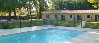 2/4-person gîte with small garden and shared swimming pool