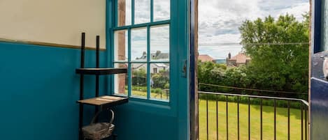 Casa, varias camas | Balcón
