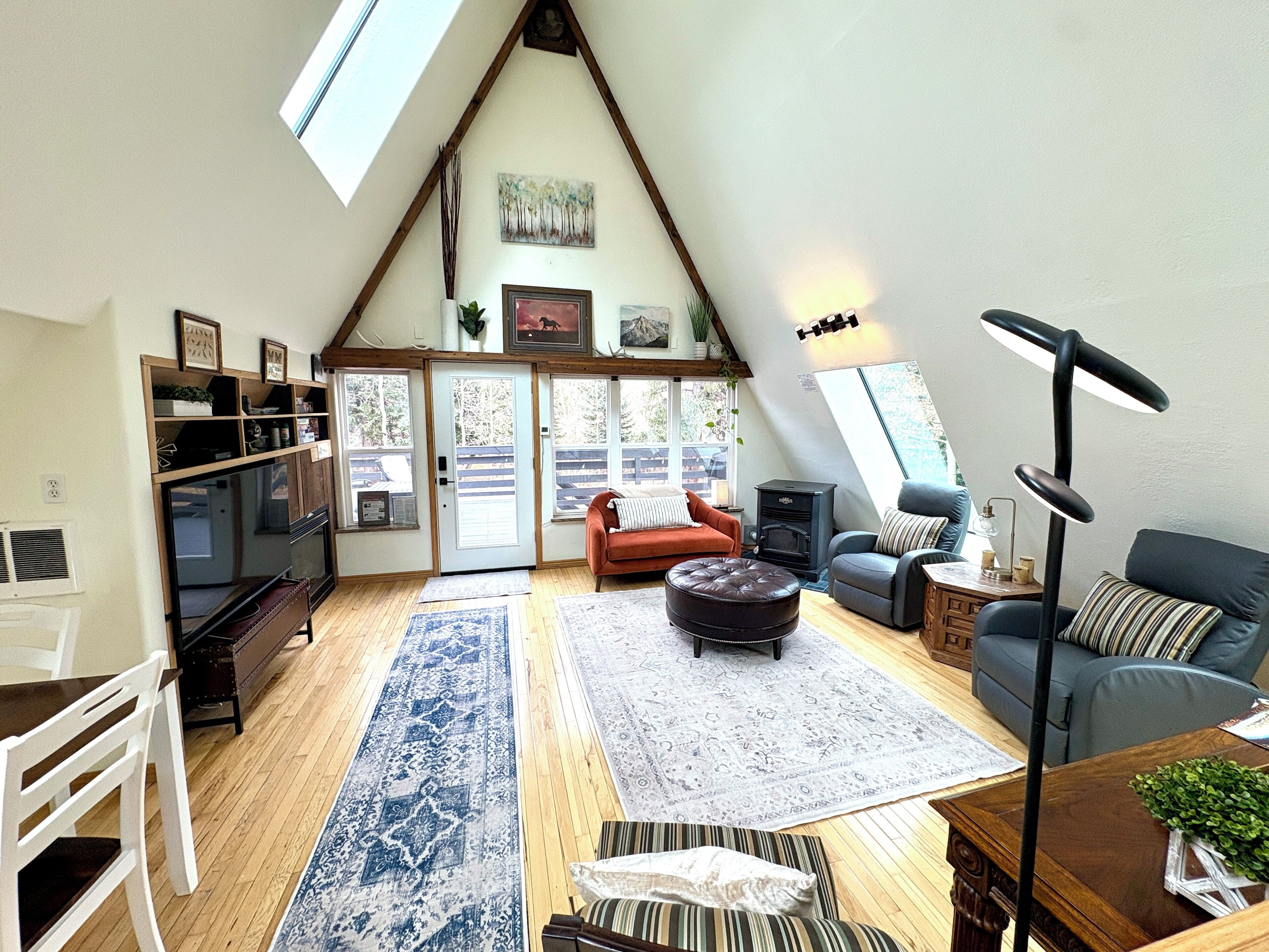 Smart TV, fireplace, books